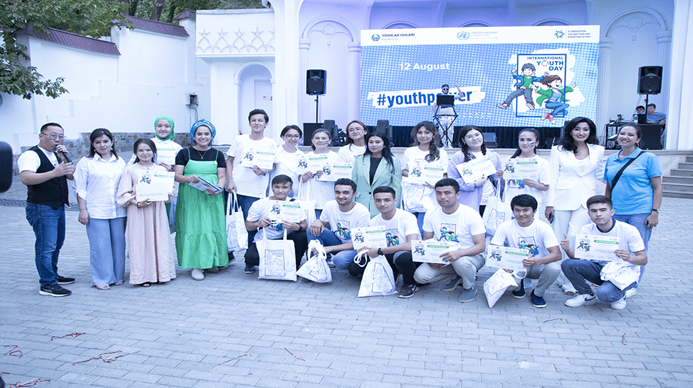 Participants of the IYD eceived their certificates