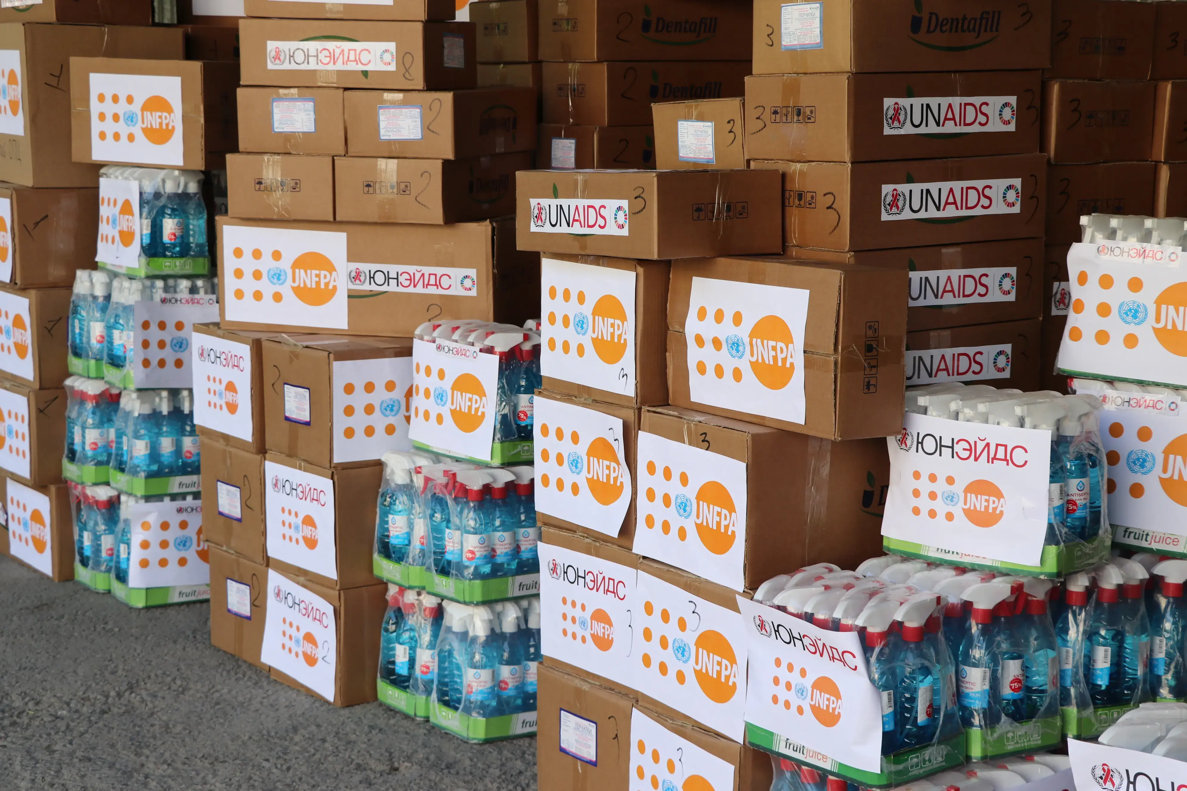 UNAIDS and UNFPA supply personal protective equipment and sanitary items to maternity hospitals of Andijan region in support of the national response to the pandemic